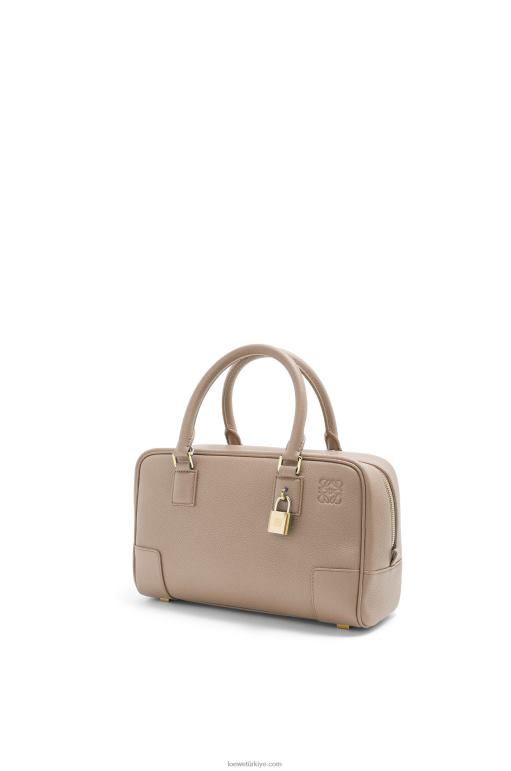 Loewe yumuşak damarlı dana derisinden amazona 23 çantası 02600154 kadınlar kum