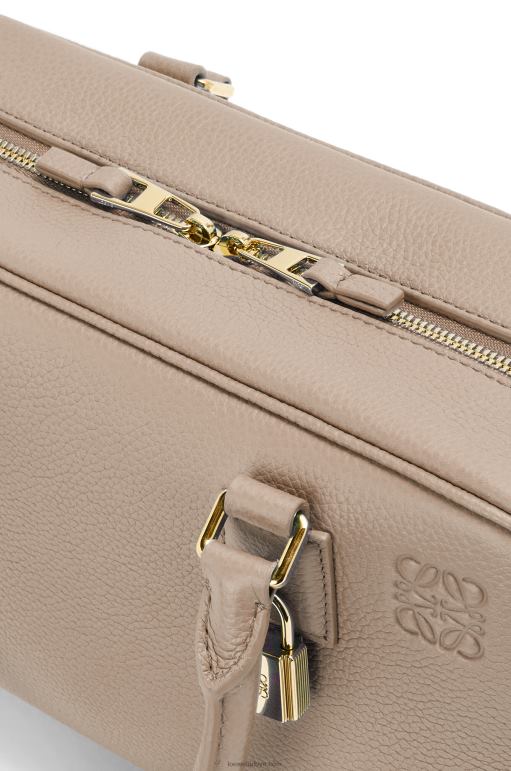 Loewe yumuşak damarlı dana derisinden amazona 23 çantası 02600154 kadınlar kum