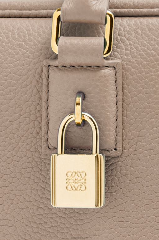 Loewe yumuşak damarlı dana derisinden amazona 23 çantası 02600154 kadınlar kum