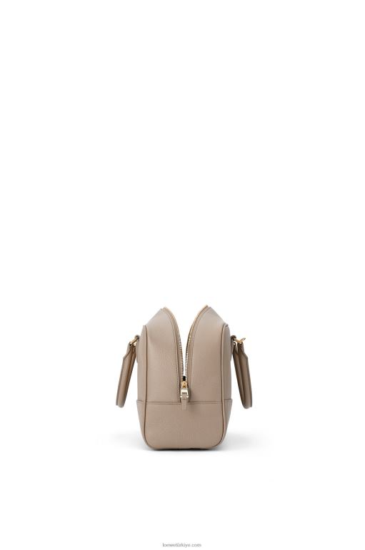 Loewe yumuşak damarlı dana derisinden amazona 28 çantası 02600153 kadınlar kum