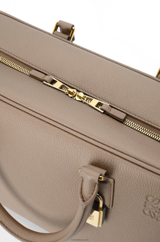 Loewe yumuşak damarlı dana derisinden amazona 28 çantası 02600153 kadınlar kum