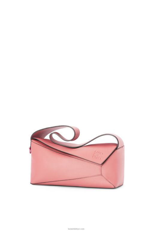Loewe Nappa dana derisinden yapboz hobo çantası 02600437 kadınlar şeftali çiçeği