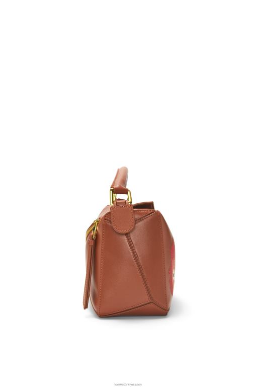 Loewe calcifer saten dana derisinden küçük yapboz çanta 02600442 kadınlar pas