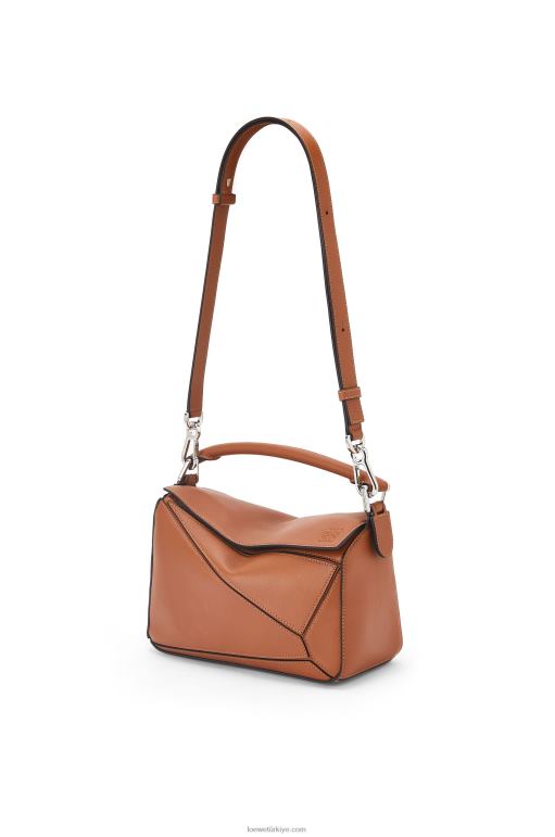Loewe klasik dana derisinden küçük yapboz çanta 02600364 kadınlar bronzlaşmak