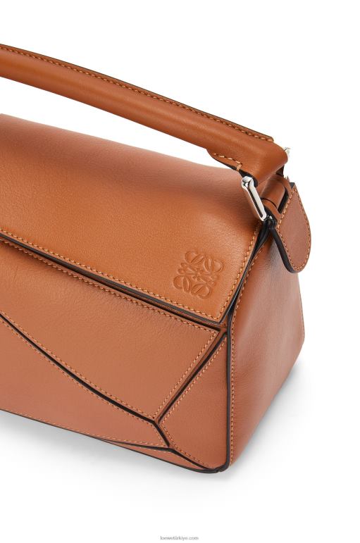 Loewe klasik dana derisinden küçük yapboz çanta 02600364 kadınlar bronzlaşmak