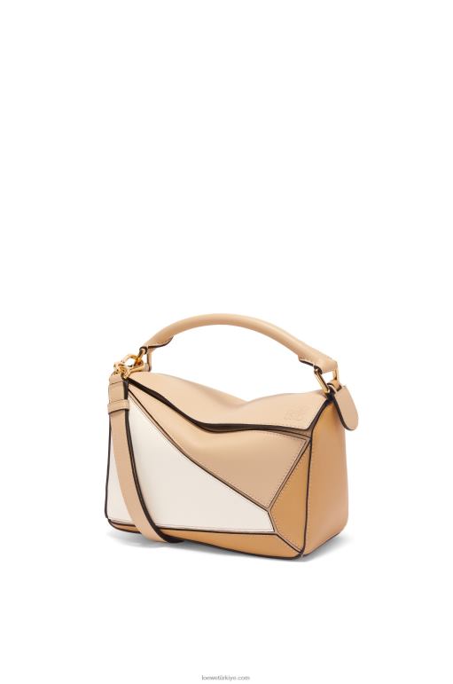 Loewe klasik dana derisinden küçük yapboz çanta 02600396 kadınlar tozlu bej/yumuşak beyaz