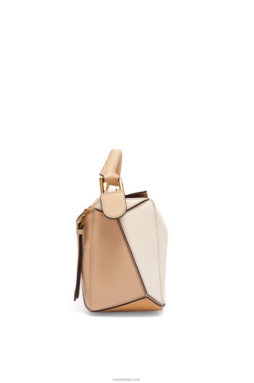 Loewe klasik dana derisinden küçük yapboz çanta 02600396 kadınlar tozlu bej/yumuşak beyaz