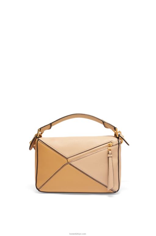Loewe klasik dana derisinden küçük yapboz çanta 02600396 kadınlar tozlu bej/yumuşak beyaz