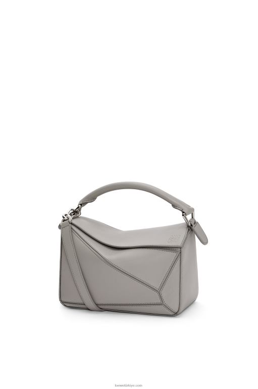 Loewe klasik dana derisinden küçük yapboz çanta 02600537 kadınlar inci grisi