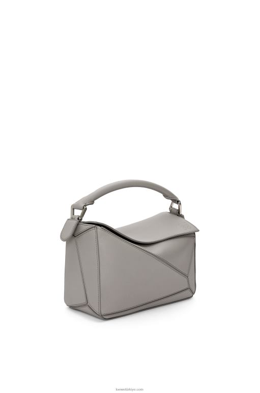 Loewe klasik dana derisinden küçük yapboz çanta 02600537 kadınlar inci grisi