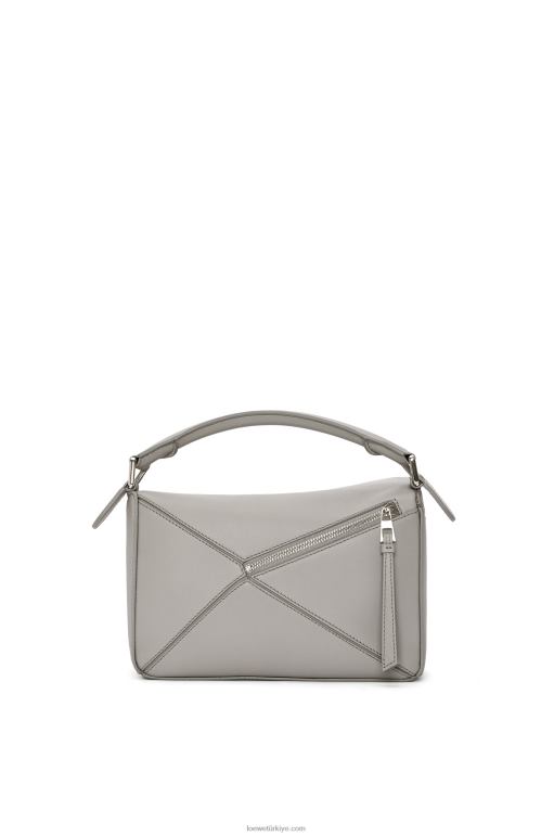 Loewe klasik dana derisinden küçük yapboz çanta 02600537 kadınlar inci grisi