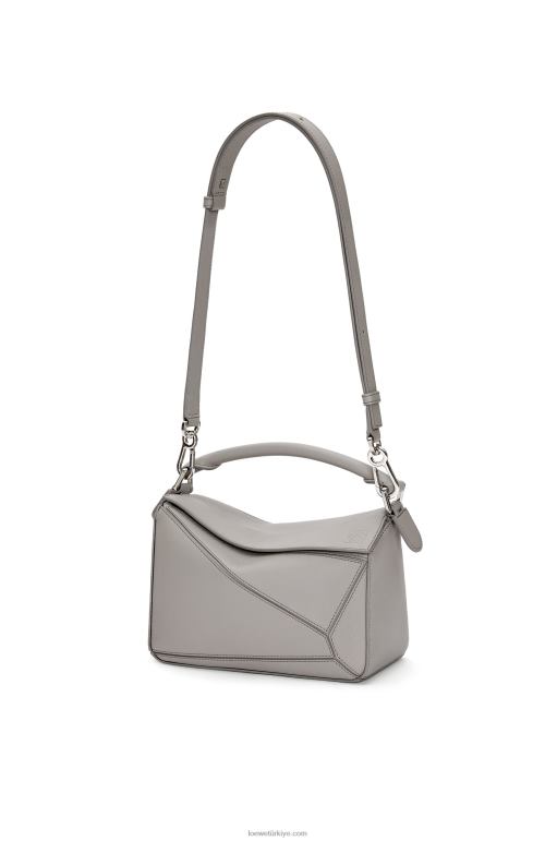 Loewe klasik dana derisinden küçük yapboz çanta 02600537 kadınlar inci grisi