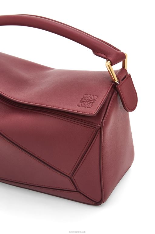 Loewe klasik dana derisinden küçük yapboz çanta 02600544 kadınlar yabani çilek