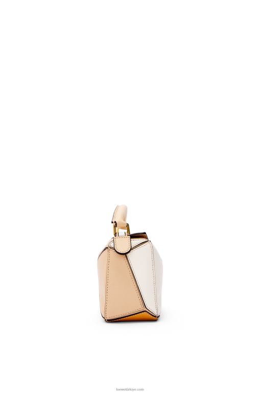 Loewe klasik dana derisinden mini yapboz çanta 02600233 kadınlar tozlu bej/yumuşak beyaz