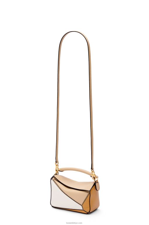 Loewe klasik dana derisinden mini yapboz çanta 02600233 kadınlar tozlu bej/yumuşak beyaz
