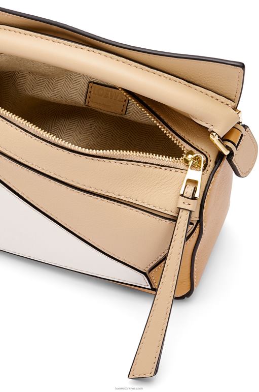 Loewe klasik dana derisinden mini yapboz çanta 02600233 kadınlar tozlu bej/yumuşak beyaz