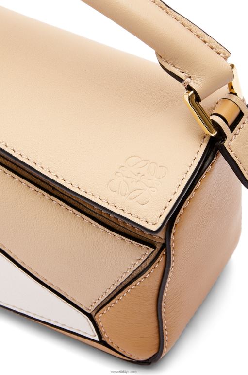 Loewe klasik dana derisinden mini yapboz çanta 02600233 kadınlar tozlu bej/yumuşak beyaz
