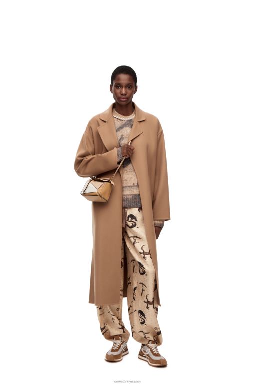 Loewe klasik dana derisinden mini yapboz çanta 02600233 kadınlar tozlu bej/yumuşak beyaz