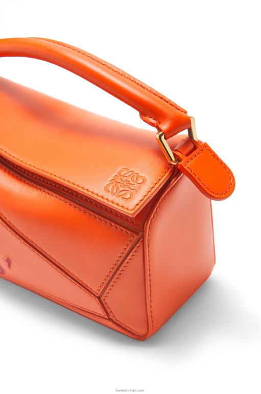 Loewe saten dana derisinden calcifer mini yapboz çanta 02600261 kadınlar turuncu
