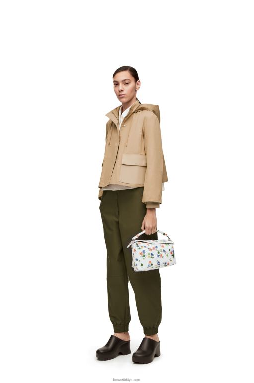 Loewe saten dana derisinden küçük çiçek yapboz kenar çantası 02600394 kadınlar beyaz/çok renkli