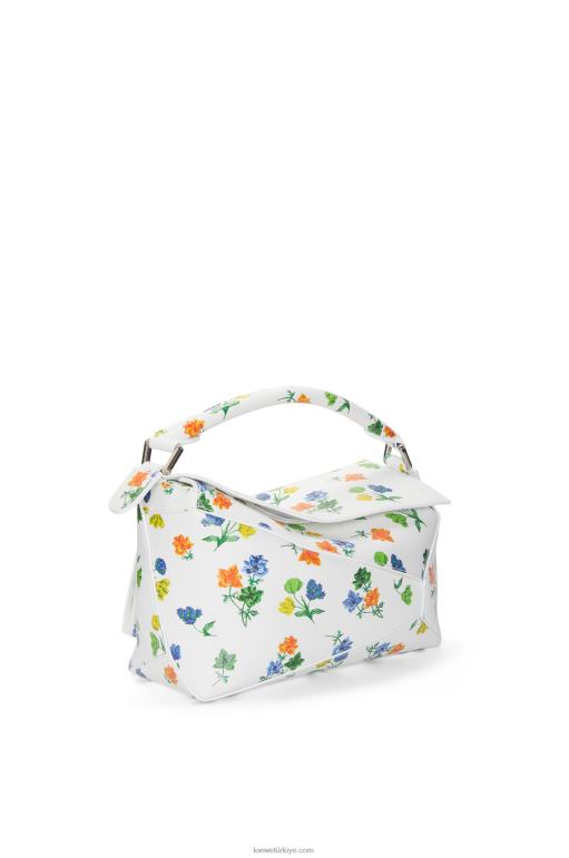 Loewe saten dana derisinden küçük çiçek yapboz kenar çantası 02600394 kadınlar beyaz/çok renkli