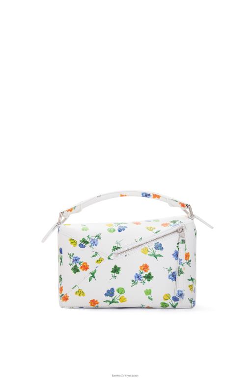 Loewe saten dana derisinden küçük çiçek yapboz kenar çantası 02600394 kadınlar beyaz/çok renkli