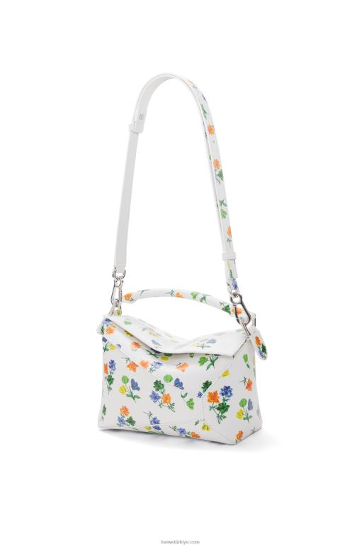 Loewe saten dana derisinden küçük çiçek yapboz kenar çantası 02600394 kadınlar beyaz/çok renkli