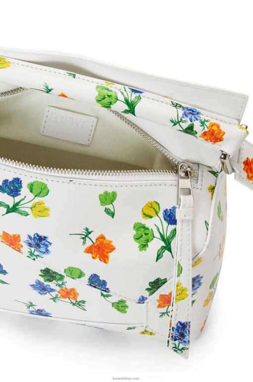 Loewe saten dana derisinden küçük çiçek yapboz kenar çantası 02600394 kadınlar beyaz/çok renkli