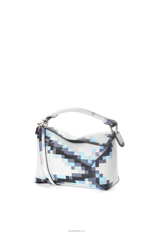 Loewe saten dana derisinden küçük pikselli puzzle kenar çantası 02600395 kadınlar beyaz