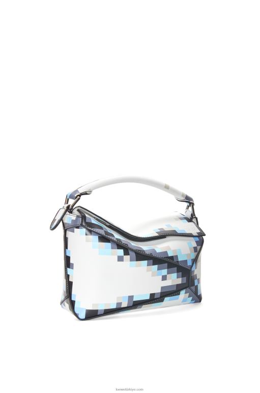 Loewe saten dana derisinden küçük pikselli puzzle kenar çantası 02600395 kadınlar beyaz