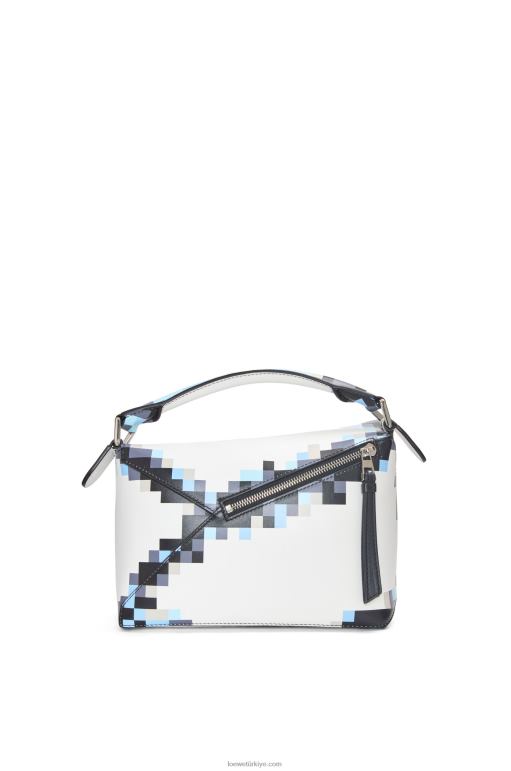 Loewe saten dana derisinden küçük pikselli puzzle kenar çantası 02600395 kadınlar beyaz