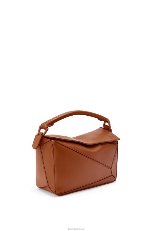 Loewe saten dana derisinden küçük yapboz çanta 02600470 kadınlar ceviz