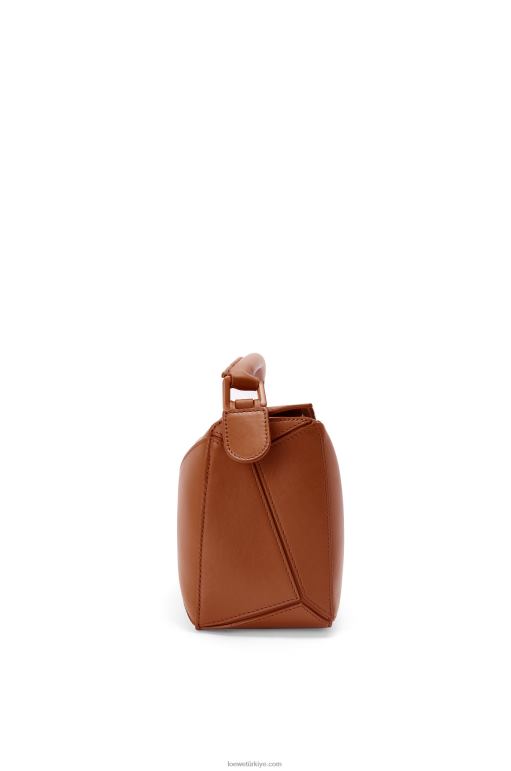 Loewe saten dana derisinden küçük yapboz çanta 02600470 kadınlar ceviz