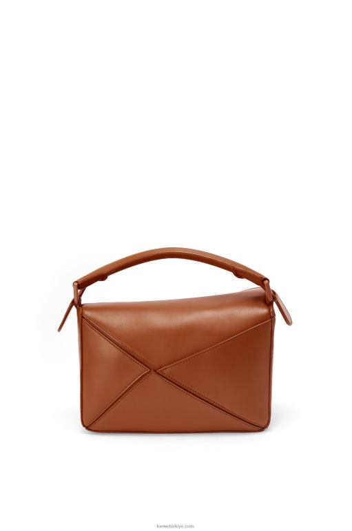 Loewe saten dana derisinden küçük yapboz çanta 02600470 kadınlar ceviz