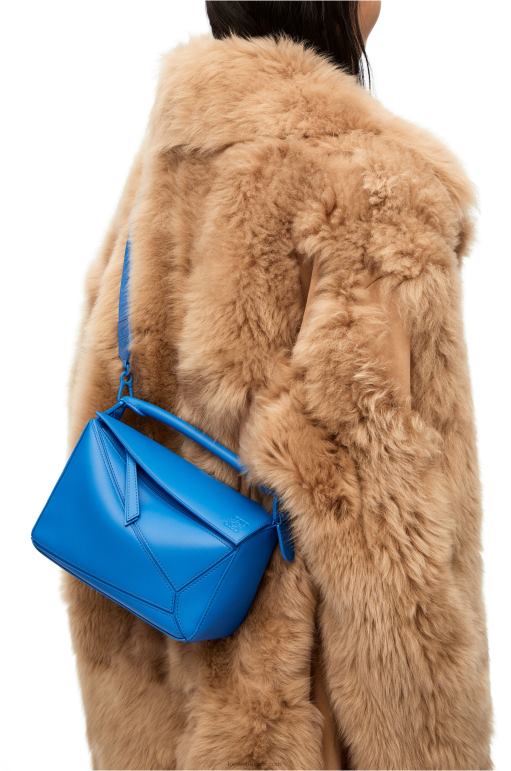 Loewe saten dana derisinden küçük yapboz çanta 02600480 kadınlar tüplü mavi