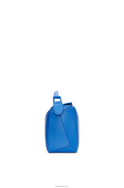 Loewe saten dana derisinden küçük yapboz çanta 02600480 kadınlar tüplü mavi