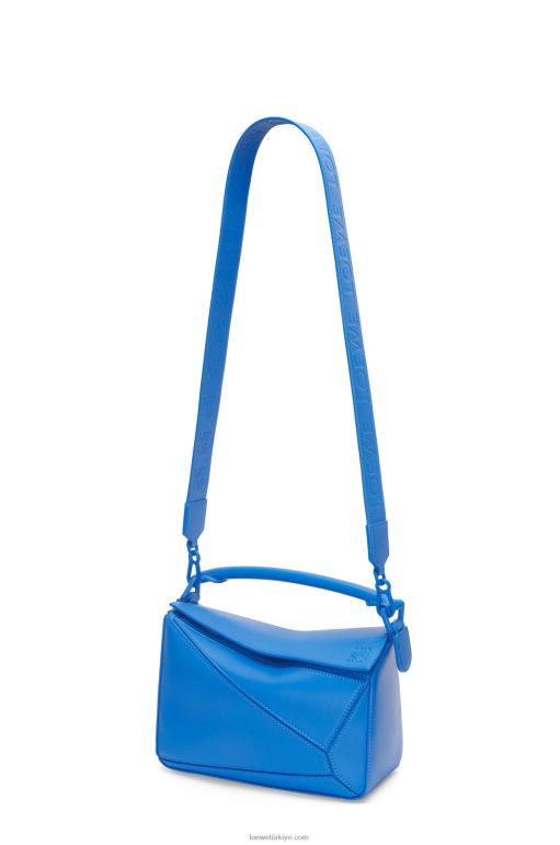 Loewe saten dana derisinden küçük yapboz çanta 02600480 kadınlar tüplü mavi