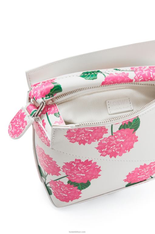 Loewe saten dana derisinden mini çiçek yapboz kenar çantası 02600235 kadınlar beyaz/pembe