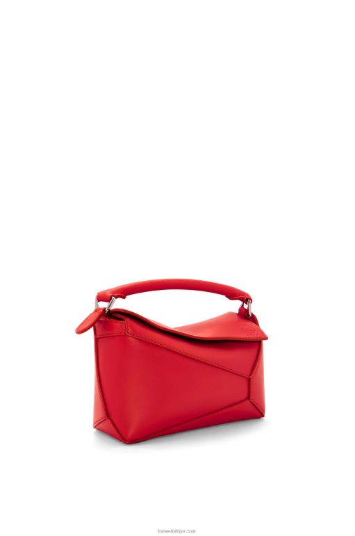Loewe saten dana derisinden mini puzzle kenar çantası 02600213 kadınlar kırmızı