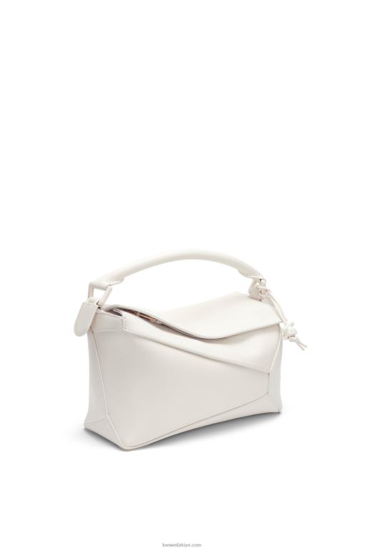 Loewe saten dana derisinden yapboz kenarlı küçük çanta 02600435 kadınlar beyaz sır