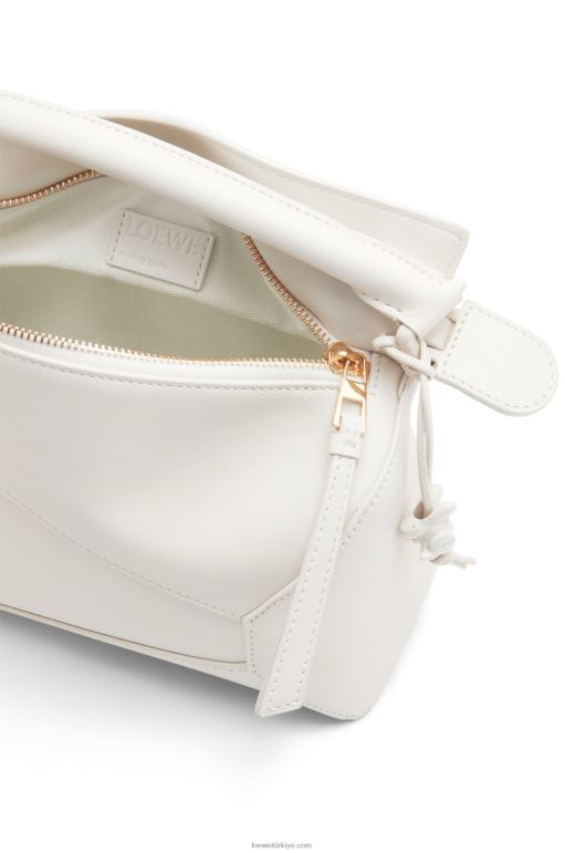 Loewe saten dana derisinden yapboz kenarlı küçük çanta 02600435 kadınlar beyaz sır