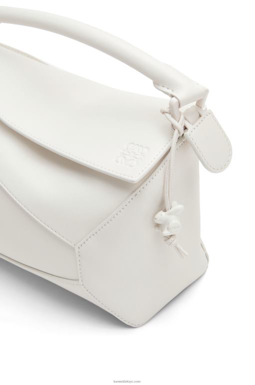 Loewe saten dana derisinden yapboz kenarlı küçük çanta 02600435 kadınlar beyaz sır