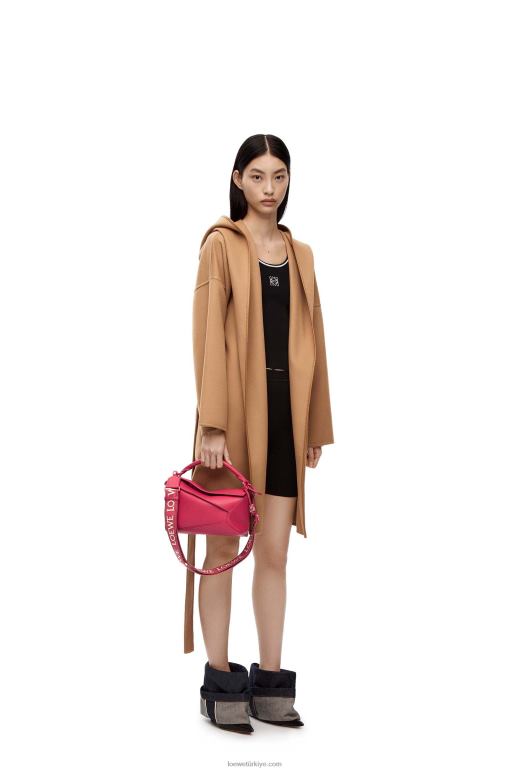 Loewe saten dana derisinden yapboz kenarlı küçük çanta 02600436 kadınlar yakut kırmızısı sır