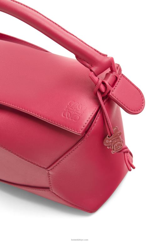 Loewe saten dana derisinden yapboz kenarlı küçük çanta 02600436 kadınlar yakut kırmızısı sır