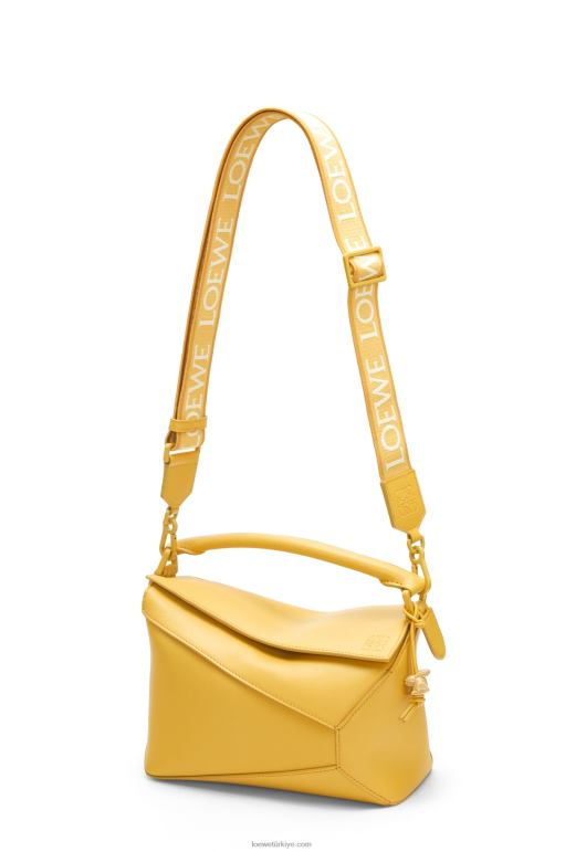 Loewe saten dana derisinden yapboz kenarlı küçük çanta 02600530 kadınlar soluk sarı sır