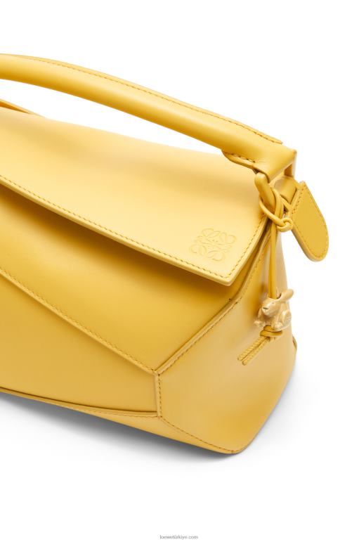 Loewe saten dana derisinden yapboz kenarlı küçük çanta 02600530 kadınlar soluk sarı sır