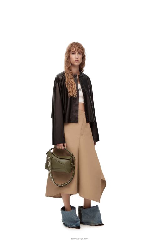 Loewe saten dana derisinden yapboz kenarlı küçük çanta 02600536 kadınlar çay tozu sır