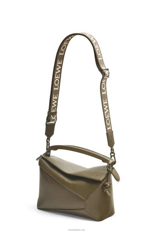 Loewe saten dana derisinden yapboz kenarlı küçük çanta 02600536 kadınlar çay tozu sır