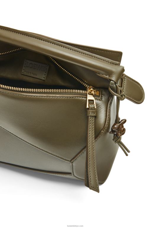 Loewe saten dana derisinden yapboz kenarlı küçük çanta 02600536 kadınlar çay tozu sır