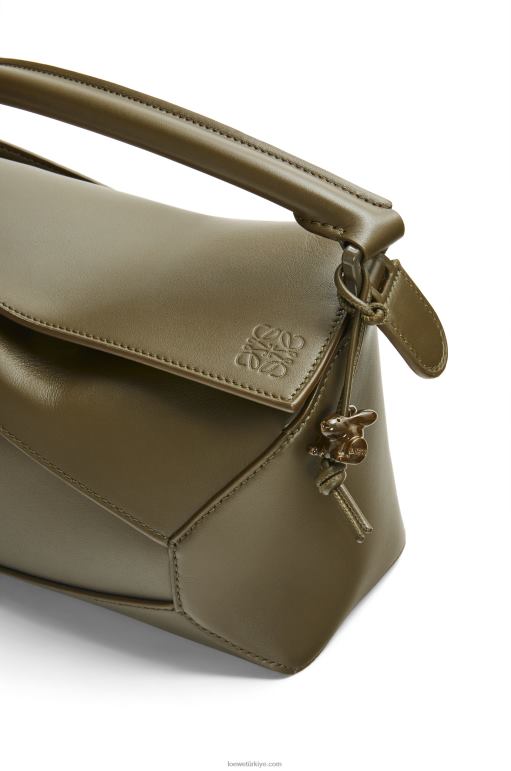 Loewe saten dana derisinden yapboz kenarlı küçük çanta 02600536 kadınlar çay tozu sır